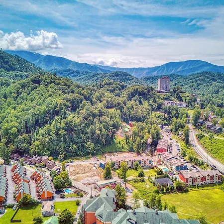 Downtown Gatlinburg Prime Location Walk Everywhere In Gatlinburg3Bed3Bath Sleeps 8